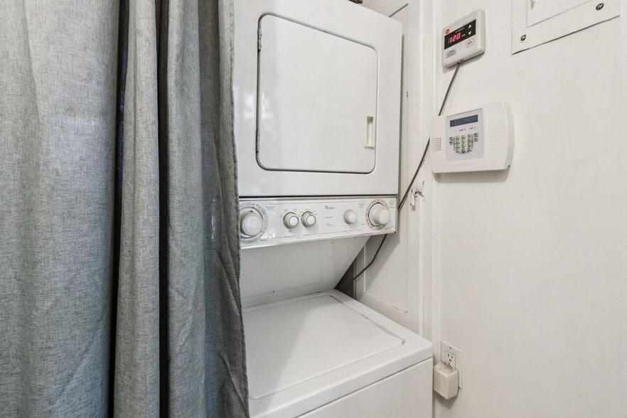 Building Photo - 432 Fernwood Pacific Dr