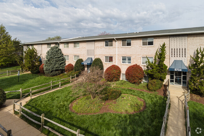 Building Photo - Carousel Court