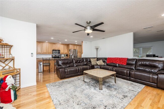 Building Photo - 22481 Southshore Dr