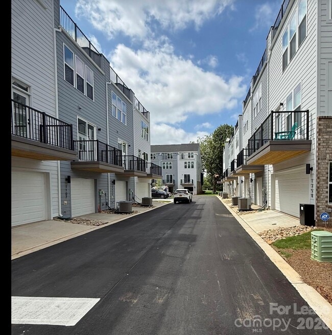 Building Photo - 1340 Hamilton St