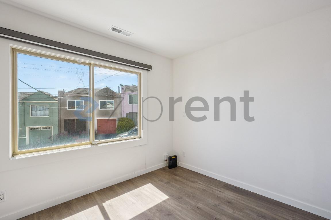 Building Photo - Unit