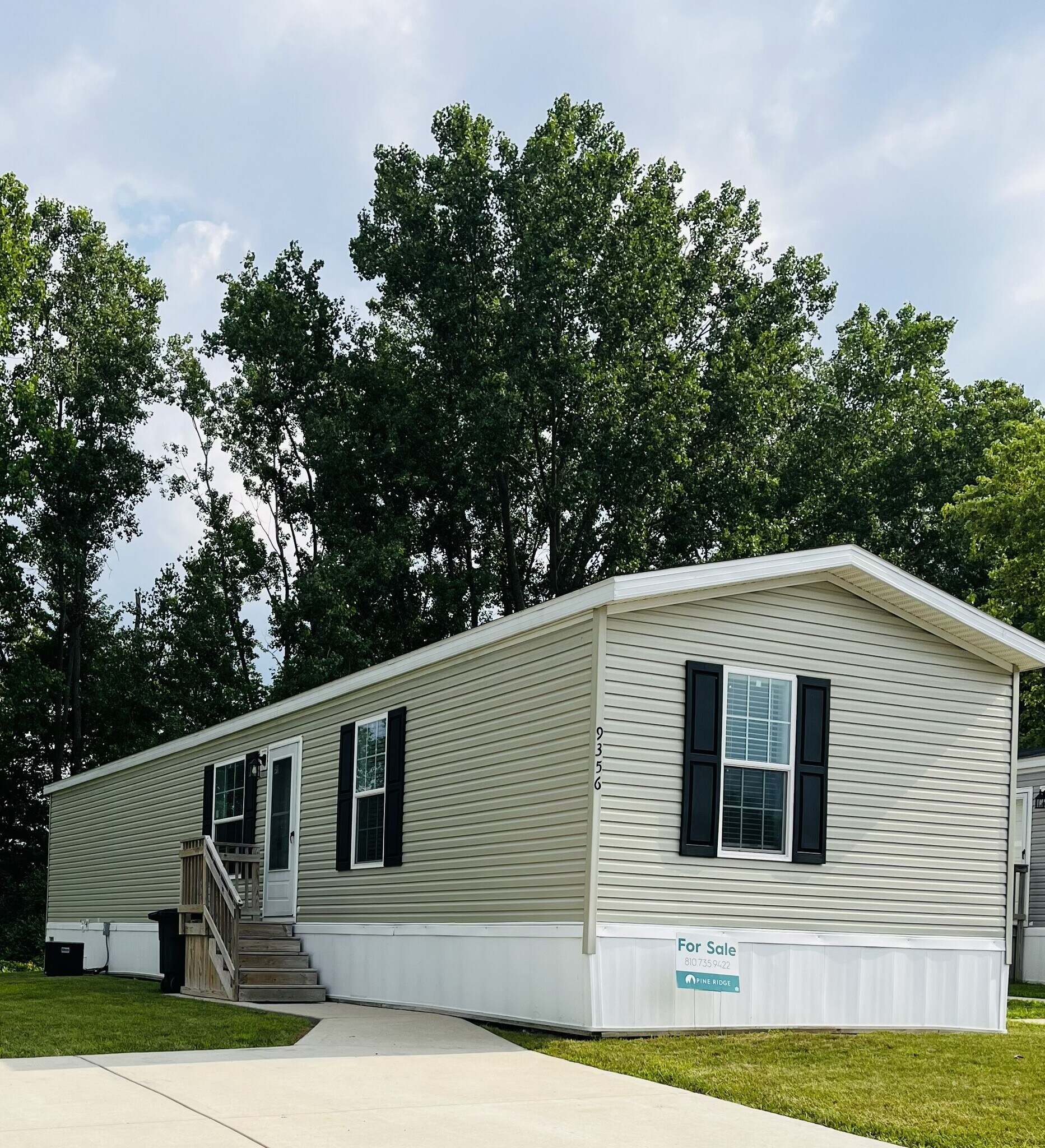 Building Photo - 9356 River Dr