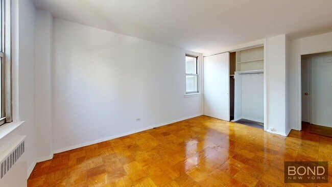 Building Photo - 240 E 35th St