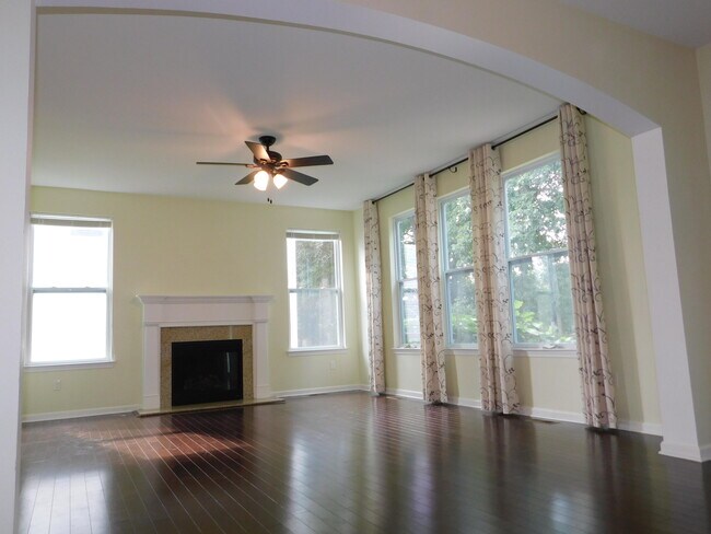 Building Photo - 4251 Lilac Ln