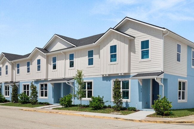 Building Photo - Stunning 3 Bedroom 2.5 Bath Beachside Town...