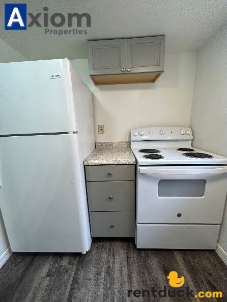 Building Photo - 322 S. 11th-Unit B (downstairs)