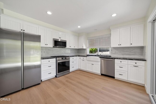 Building Photo - 1502 Briarglen Ave