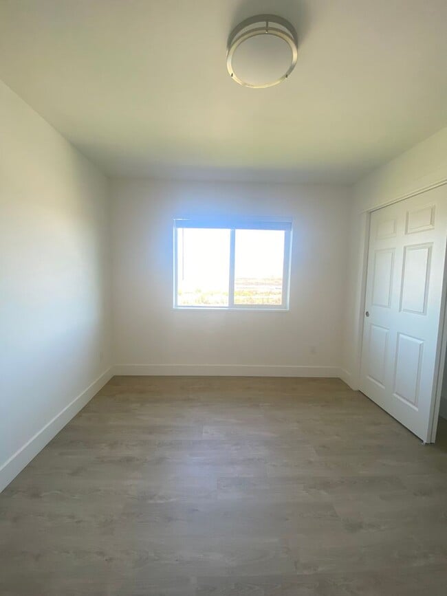 Building Photo - Newer 3 Bedroom Duplex with Gorgeous River Views!