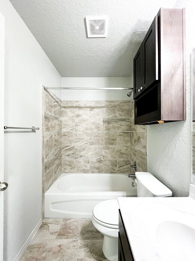 Building Photo - 1606 Risen Star Ln