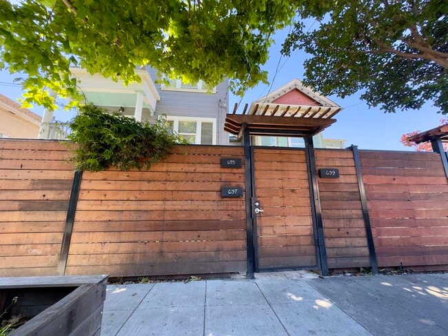 Building Photo - 697 30th St