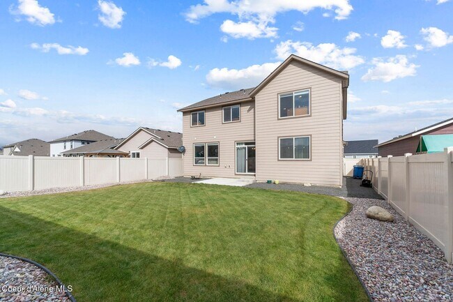 Building Photo - Spacious 4BR + Loft Home in Desirable North Place Community — Post Falls