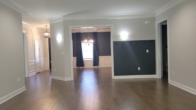 Building Photo - 130 Creekmound Dr