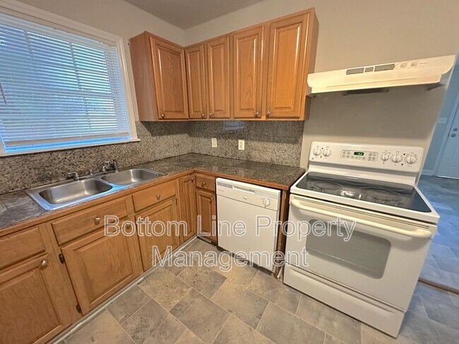 Building Photo - 1713 Longleaf Dr