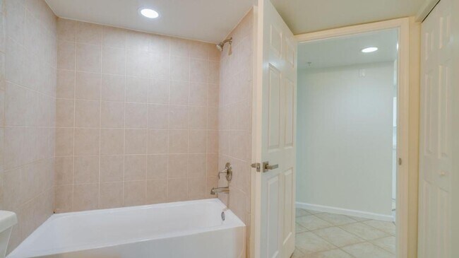 Building Photo - 4127 Residence Drive