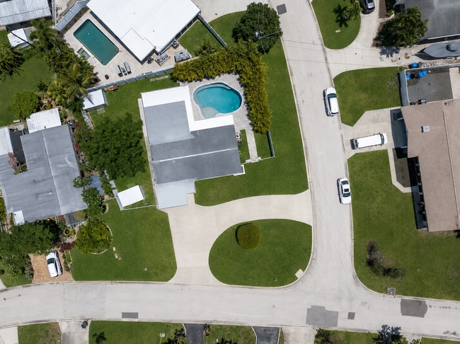 Building Photo - 8801 Sunlit Cove Dr NE