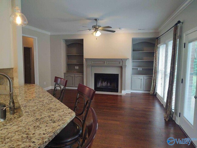 Building Photo - 3102 Connomara Ct SE