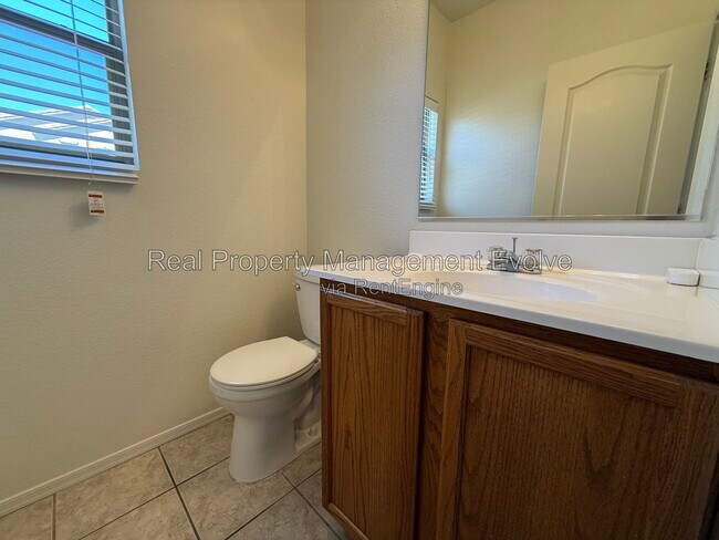 Building Photo - 9503 N 82nd Ln