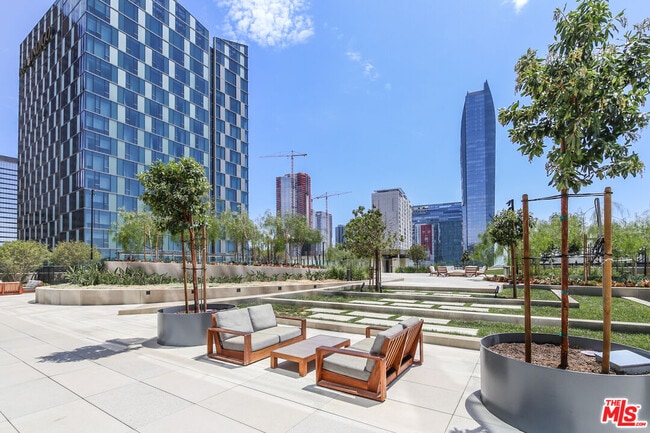 Building Photo - 889 Francisco St