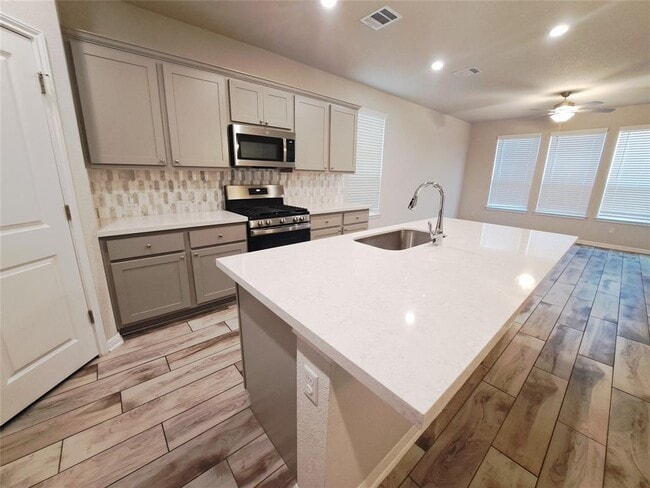 Building Photo - 309 Toddy Wy