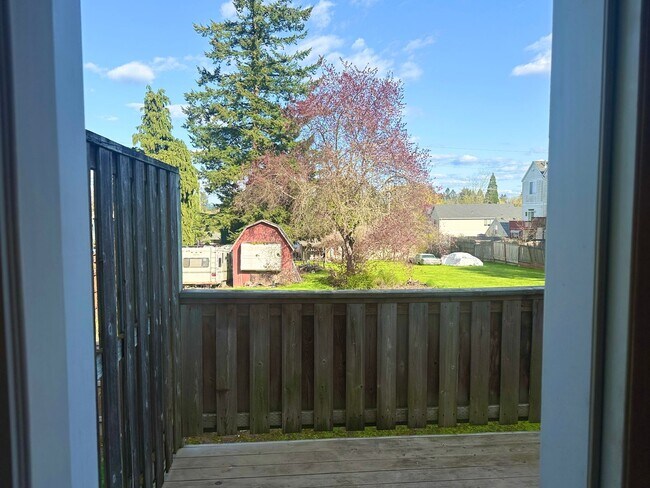 Building Photo - *HALF OFF first full month of rent!* Darli...