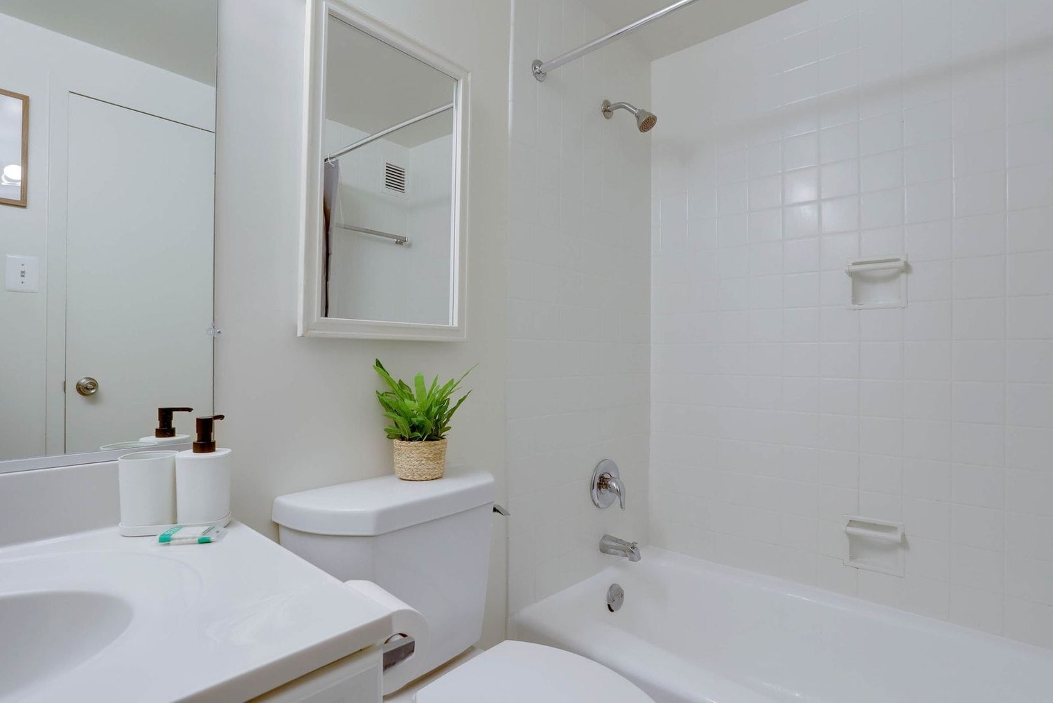 Building Photo - 2111 Richmond Hwy