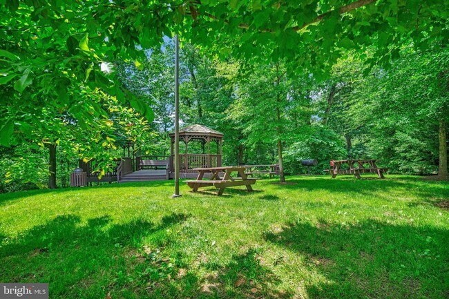 Building Photo - 5904 Mt Eagle Dr