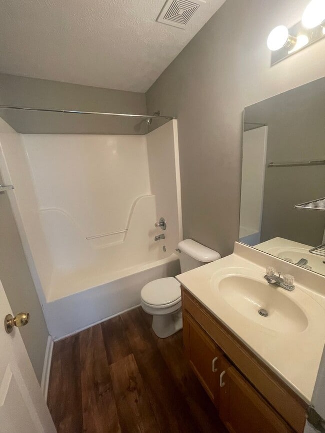 Building Photo - Hamlet Square Townhomes Unit 2410B