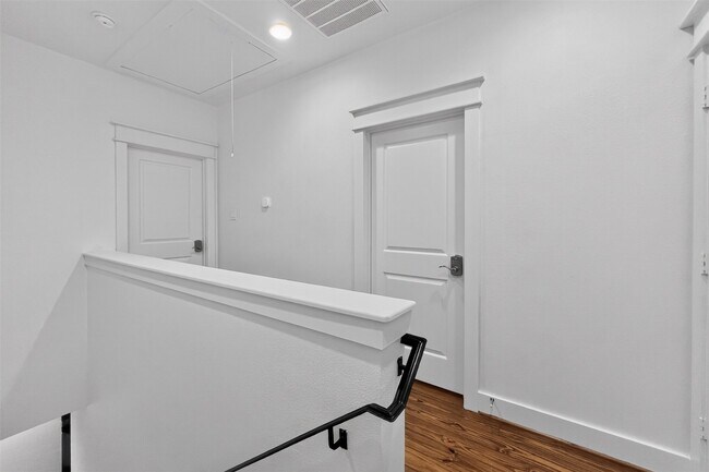 Building Photo - 205 Riley Ln