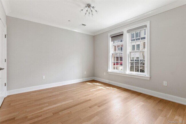 Building Photo - 902 Mill Creek S