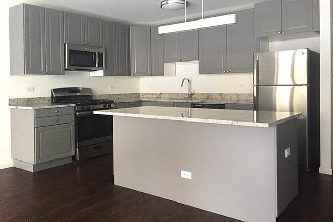Interior Photo - 5524-5526 S. Everett Avenue