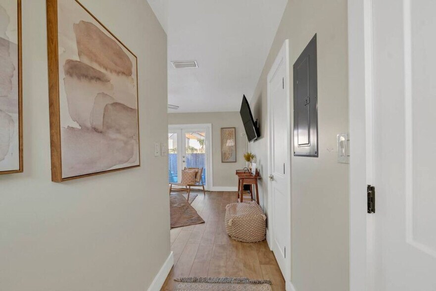 Building Photo - 318 Bream Ave