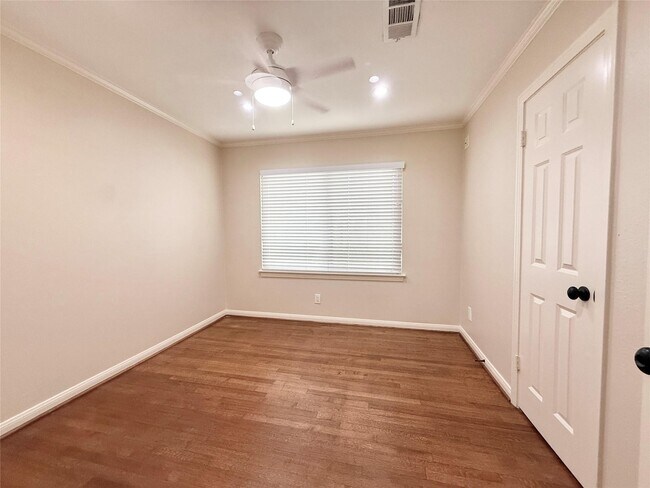 Building Photo - 5545 Pagewood Ln