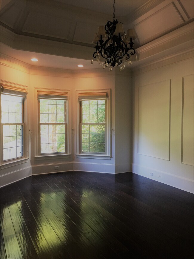 Building Photo - 5000 Wildeoak Trail