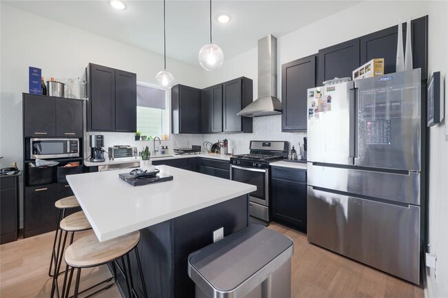 Building Photo - 5820 Sutherlin Rd