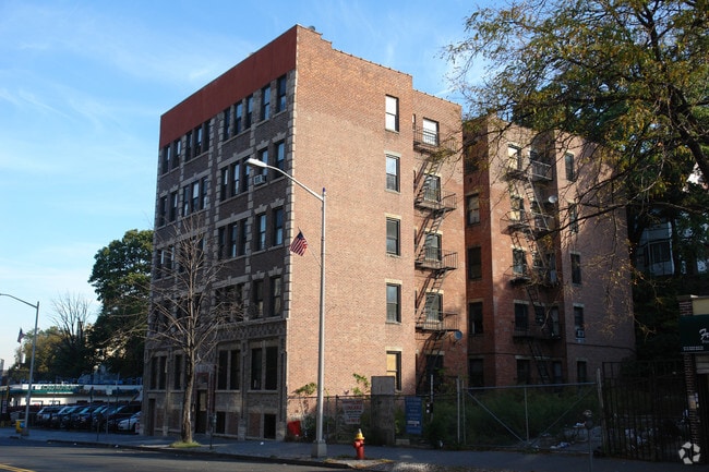Building Photo - 564 S Broadway