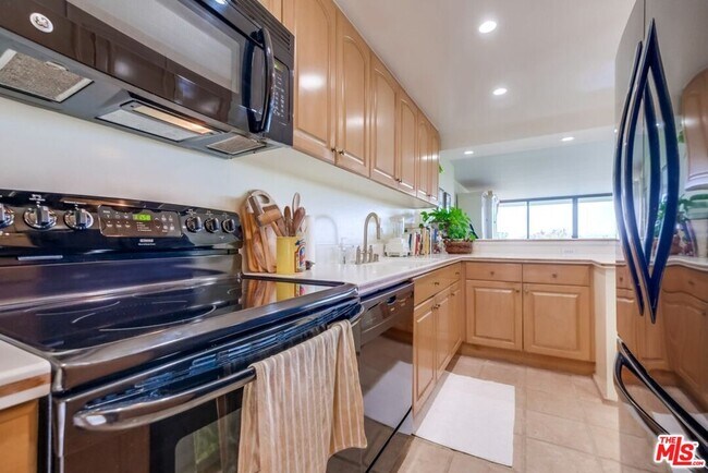 Building Photo - 4337 Marina City Dr