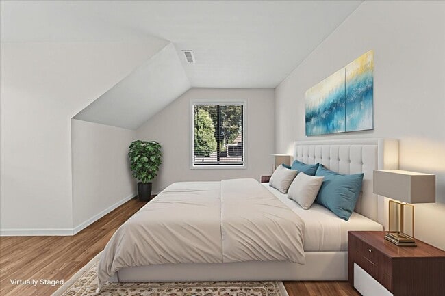 Building Photo - Beautifully Renovated 4-Bedroom, 2-Bath Ho...