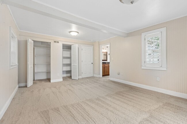 Building Photo - Water Views, Hampton, 3 bed 2.5 bath Ready Now!