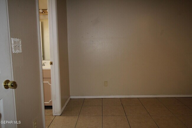 Building Photo - 10711 Ivanhoe Dr