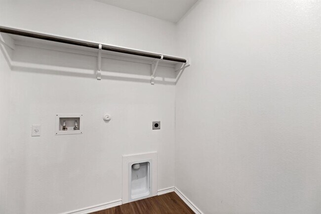 Building Photo - 332 Escondido Cir