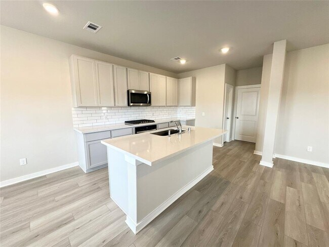 Building Photo - 12198 Ridge Top Dr