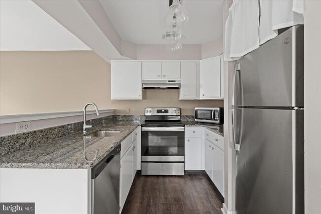 Building Photo - 1 Center St