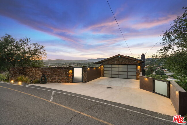 Building Photo - 28207 Laura La Plante Dr