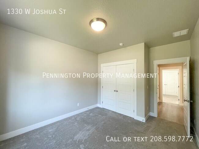 Building Photo - 1330 W Joshua St