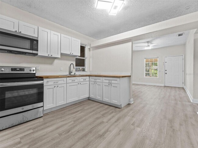 Building Photo - 8210 N Klondyke St