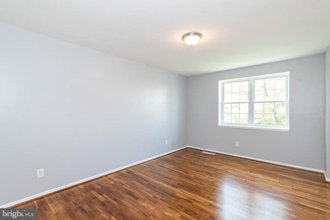 Building Photo - 37 Cardor Ct