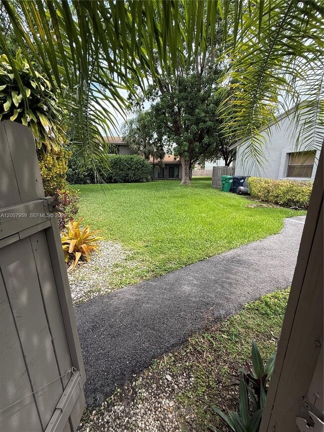 Building Photo - 10661 SW 113th Pl