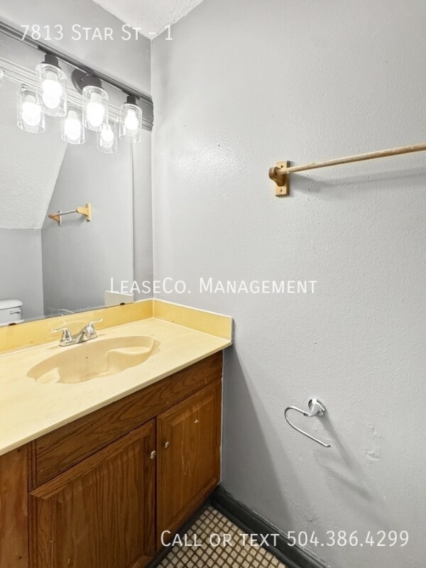 Building Photo - 7813 Star St