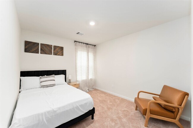 Building Photo - 408 Elaine Vly Dr