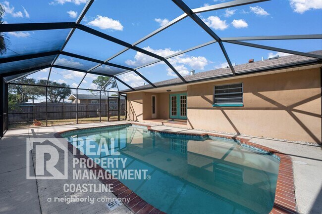 Building Photo - Welcome to Your Venice Oasis!